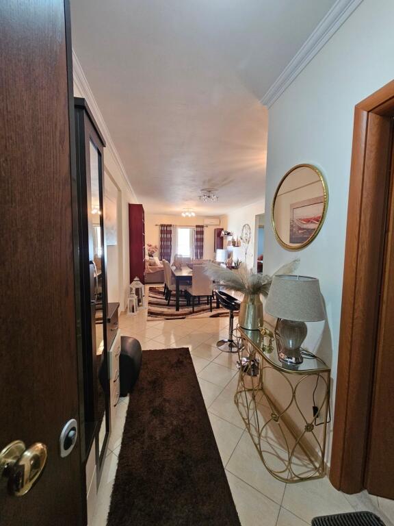 Shitet apartament 2+1 ne Sarande!