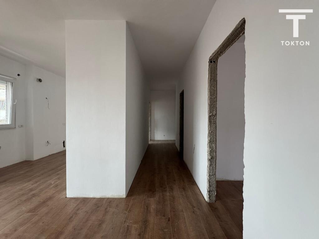 SHITET APARTAMENT 3+1, RRUGA "QEMAL STAFA",PAZARI I RI, TIRANË
