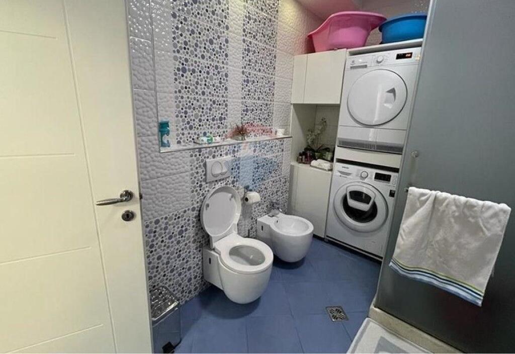Apartament - Për Shitje 2+1 me Verande ne Fresk