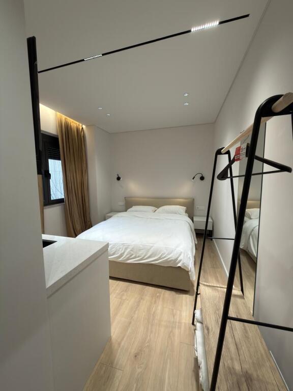 🏙️ JEPEN ME QIRA 2 STUDIO – QENDËR, 9-KATSHE