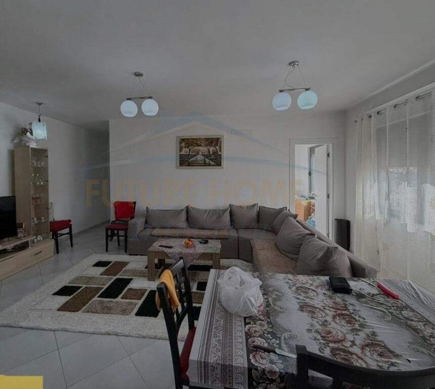Shitet, Apartament 2+1+2, Ish Tregu Elektrik, Tiranë.
