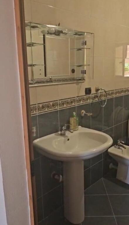 Zogu i zi, apartament 1+1 me qera 40,000 leke