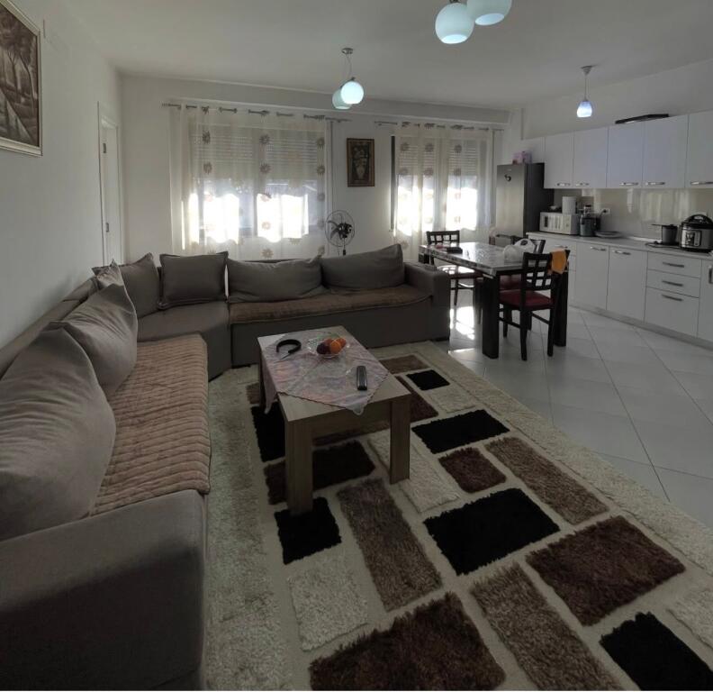 Apartament ne shitje 2+1+2 te Rruga e Elbasanit