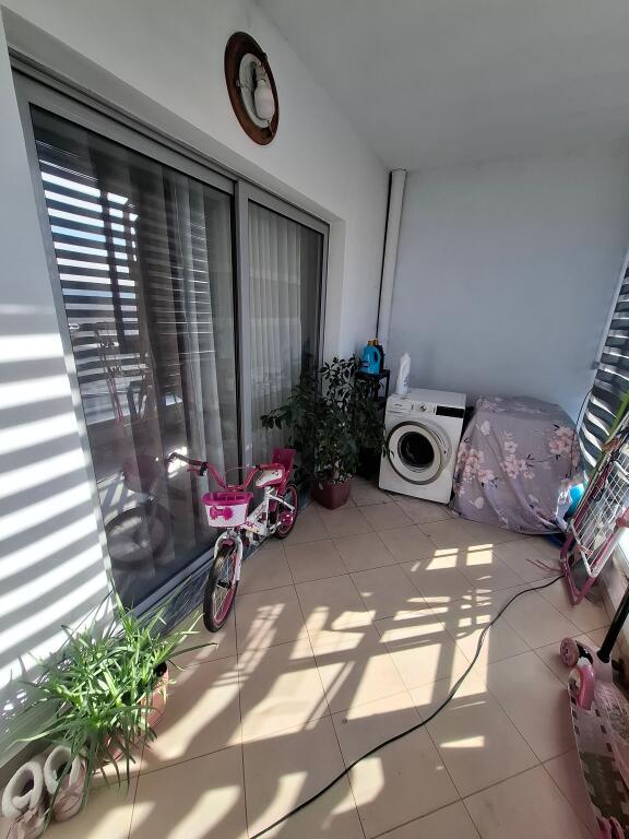 Apartament 1+1 i Mobiluar – Përballë Shkollës "Ibrahim Rugova", Kamëz