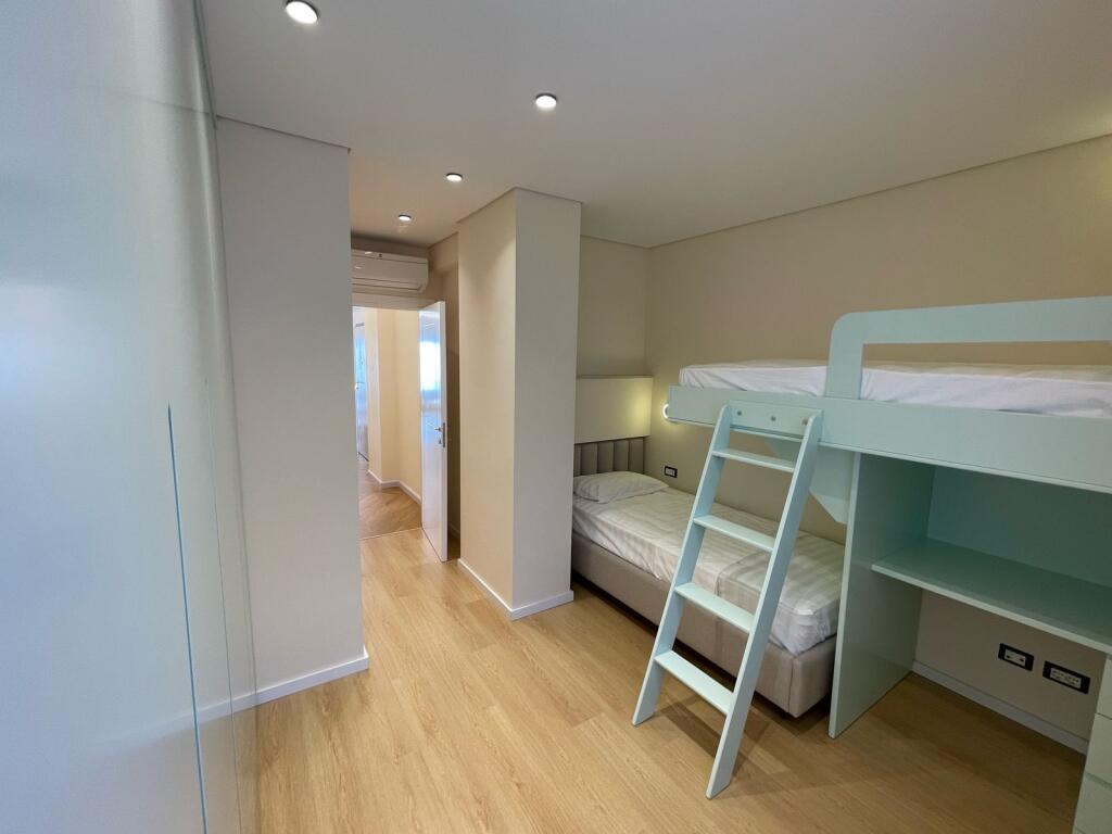 Apartamenti 2+1+2 per Qira