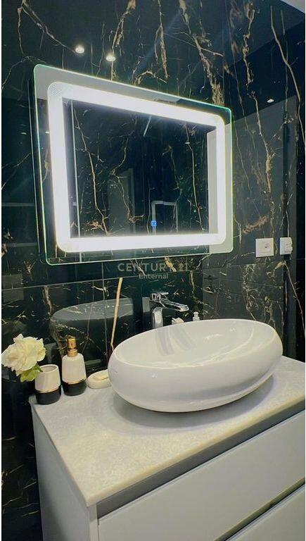 Apartament 2+2 për shitje në zonën e Stadiumit Dinamo, Tiranë.