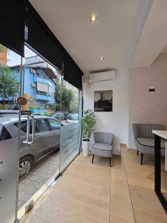 UFFICIO IN AFFITTO/ : VICINO AL TRIBUNALE DI PRIMO GRADO