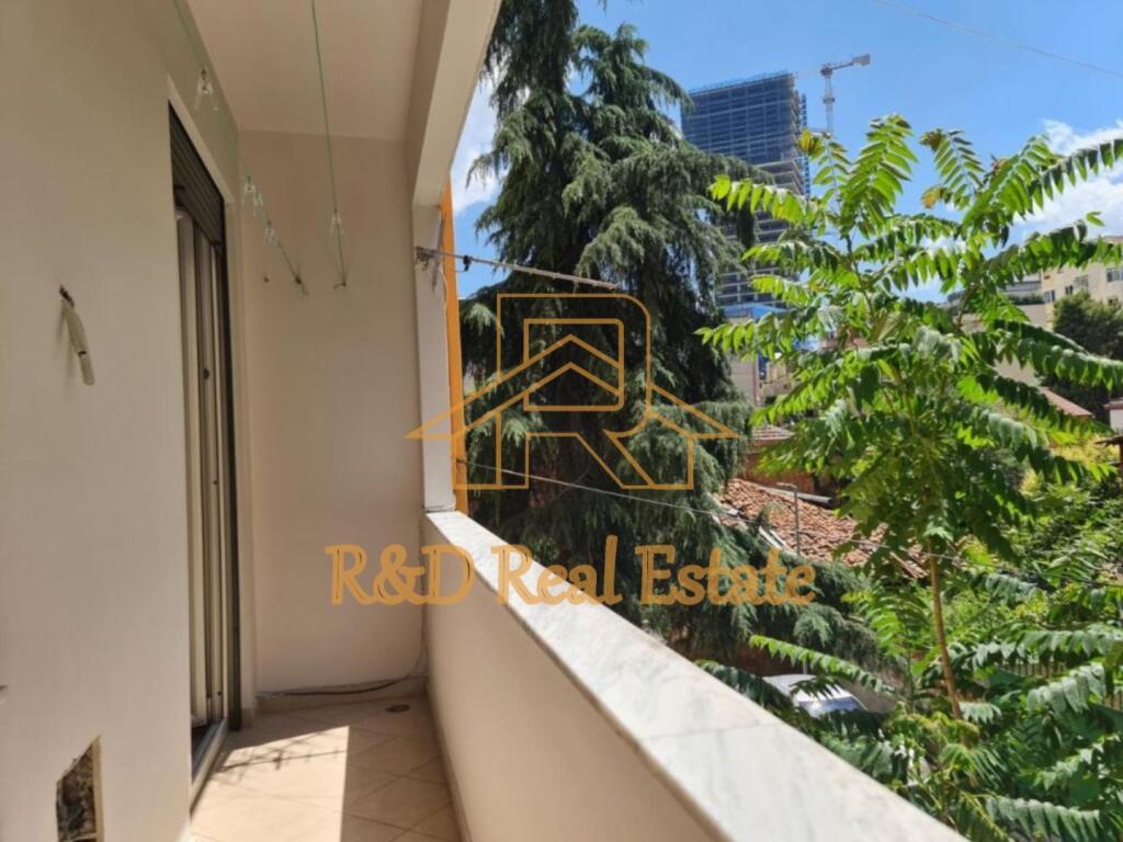 🏡 Furnished apartment for rent – (Zogu I Boulevard)📍 Next to Sinan Tafaj High School