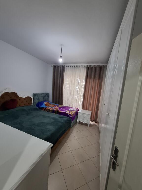 Apartament 1+1 i Mobiluar – Përballë Shkollës "Ibrahim Rugova", Kamëz