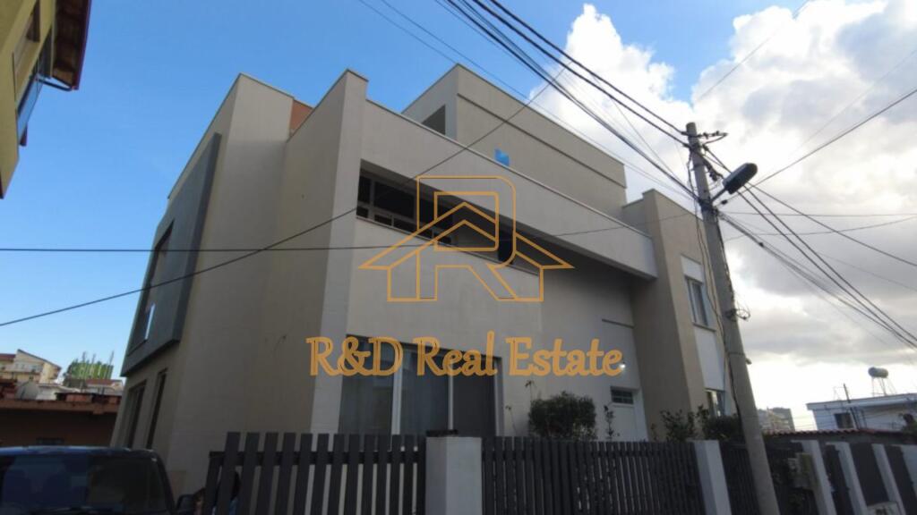 🏡 VILË ELITARE MULTIFAMILJARE – NDËRTIM I RI 2023📍 Pranë Vilave Gjermane | 360 m²