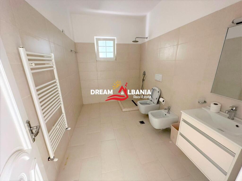 Jepet me qera vile 3 kateshe ne zonen e Farkes prane diges se liqenit (ID 4251255)
