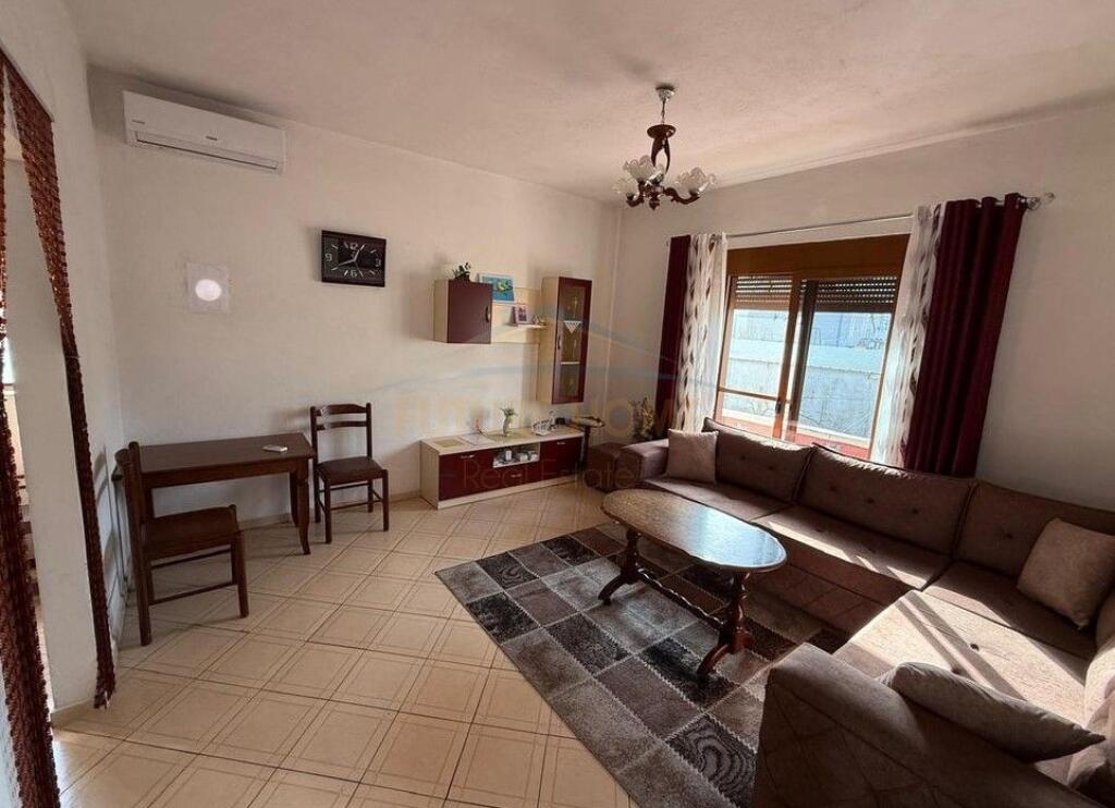 Shitet, Shtëpi Private,Plazhi i Vjeter,Vlorë