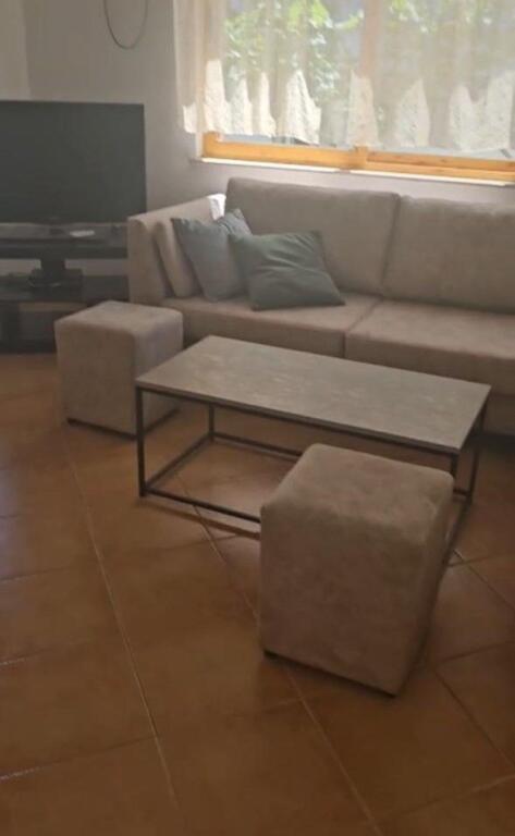 Zogu i zi, apartament 1+1 me qera 40,000 leke