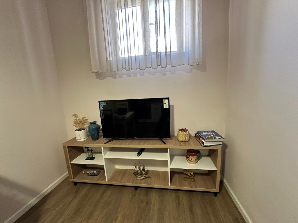 Shitet Garsioniere, afer Hotel Koloseut