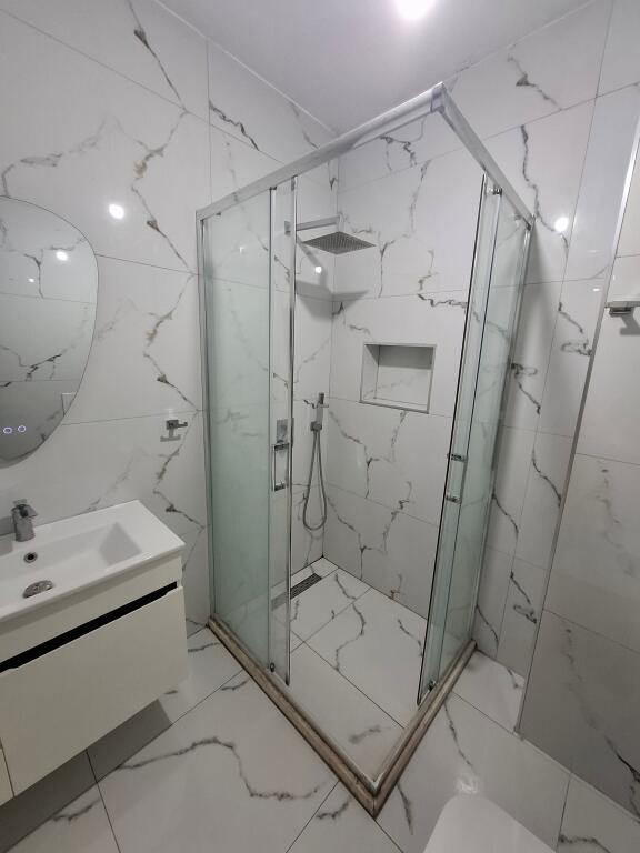 Apartament 1+1 i Mobiluar – Përballë Shkollës "Ibrahim Rugova", Kamëz