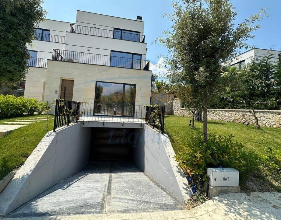 Qera, Vilë, Vilat Forest, Liqeni I Thatë, Tiranë...