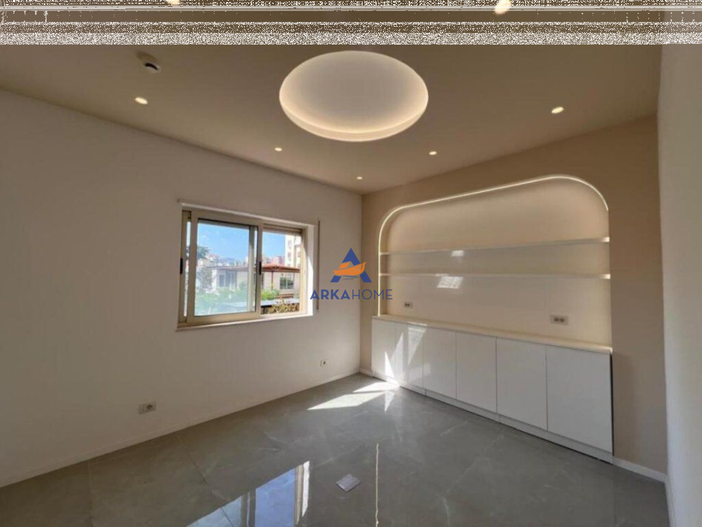 BUSINESS PREMISES FOR RENT 140 M2 "RR. PANORAMA, PRESTIGE COMPLEX" 1500 EURO