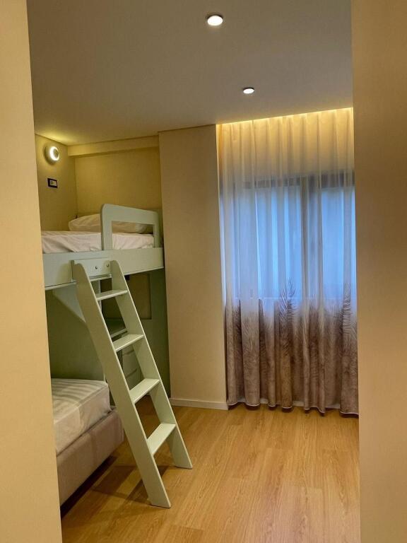 Apartament 2+1+2 me qira tek Currilat