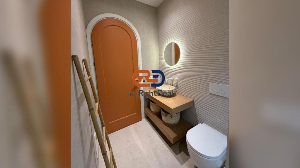 Ne Zonen E Myslym Shyrit, Jepet Me Qira Super Apartament Luksoz 2+1 !!