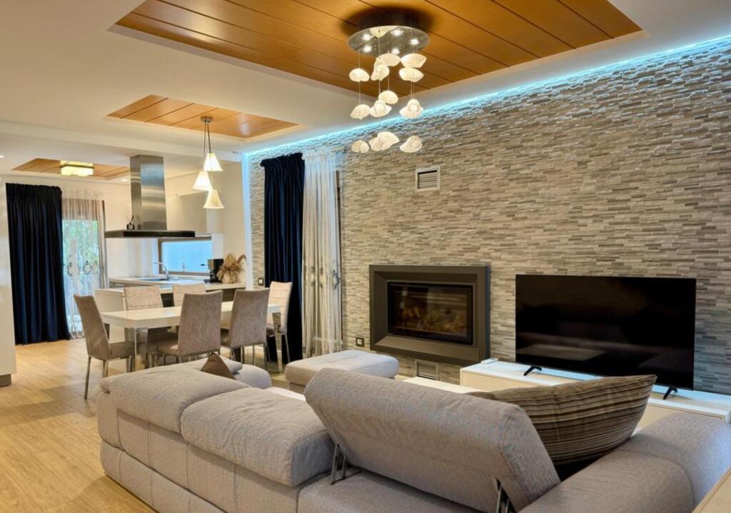 VILË MODERNE ME QIRA NË REZIDENCËN COLOMBO 2, PRANË TEG 3+1+3 | 3 Poste Parkimi | 2,500 € / muaj