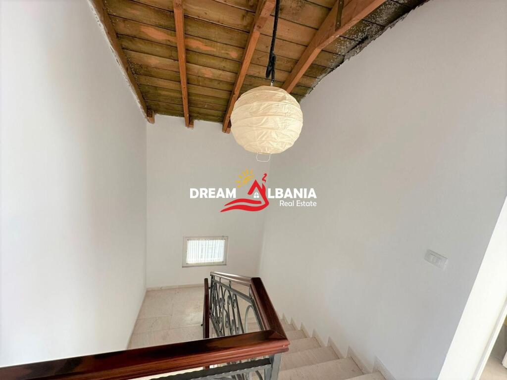 Jepet me qera vile 3 kateshe ne zonen e Farkes prane diges se liqenit (ID 4251255)
