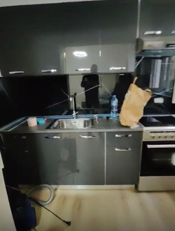 Jepet me qera apartament 1+1 Rruga Kavajes 550Euro