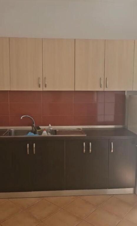 Zogu i zi, apartament 1+1 me qera 40,000 leke