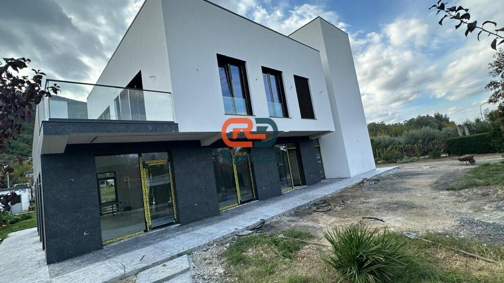 In Berzhite, Multifunctional Building and 3600 m2 Land for Rent, Ideal for Investment!!!