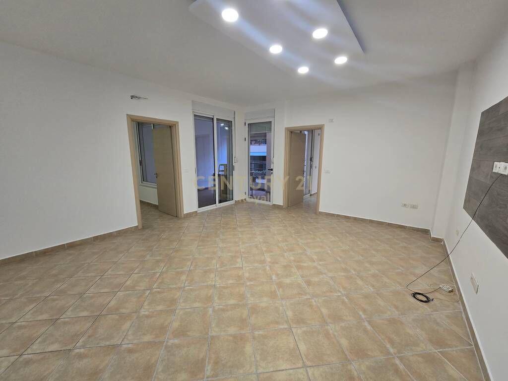 SHESIM APARTAMENT 2+1 TE KODRA E DIELLIT RRUGA XHON KENEDI