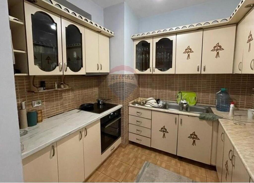 Shitet Apartament 2+1+ballkon ne Fresk (530551001-229)