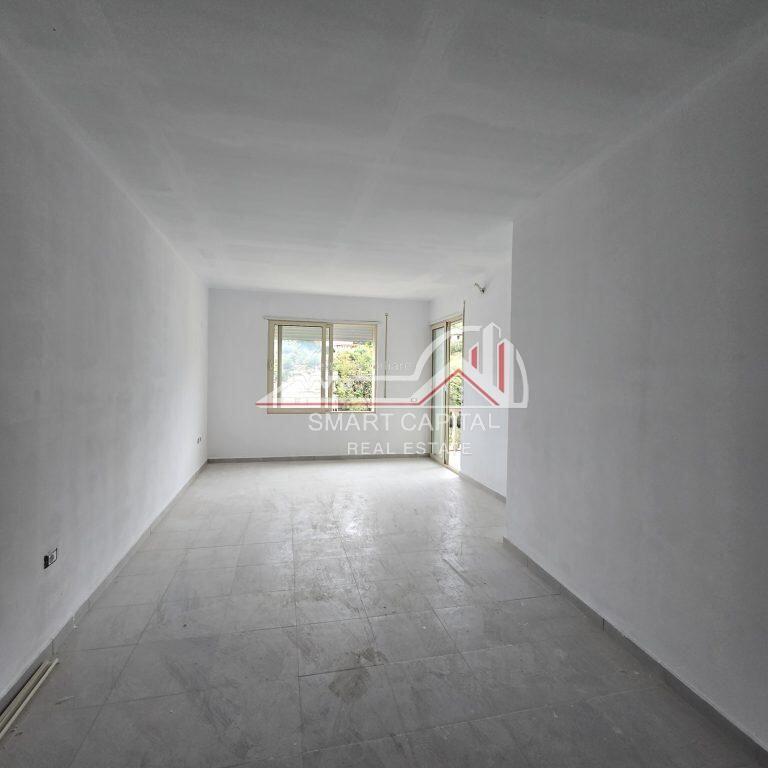 Shitet apartament 1+1 te xhamia Vlore!