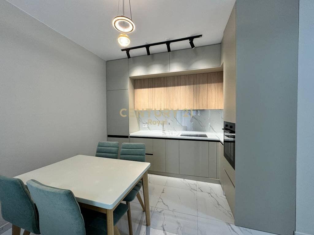 Appartamento 2+1 in Affitto in Via Mine Peza, nel Golden Tower Residence Tirana - 900€ | 93.7 m²