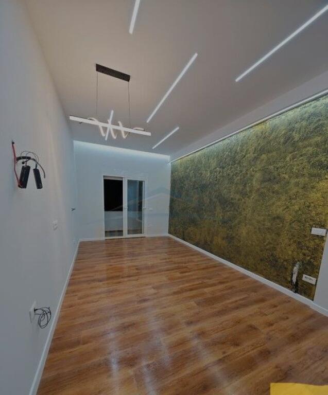 Shitet, Apartament 2+1+2+2, Bulevardi Kryesor, Durres