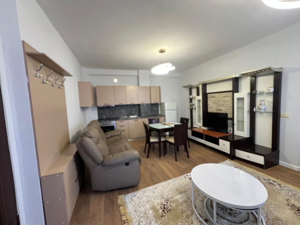 Apartament 1+1 ne shitje ne Fresk, prane shkolles "Klodian Tanushi"