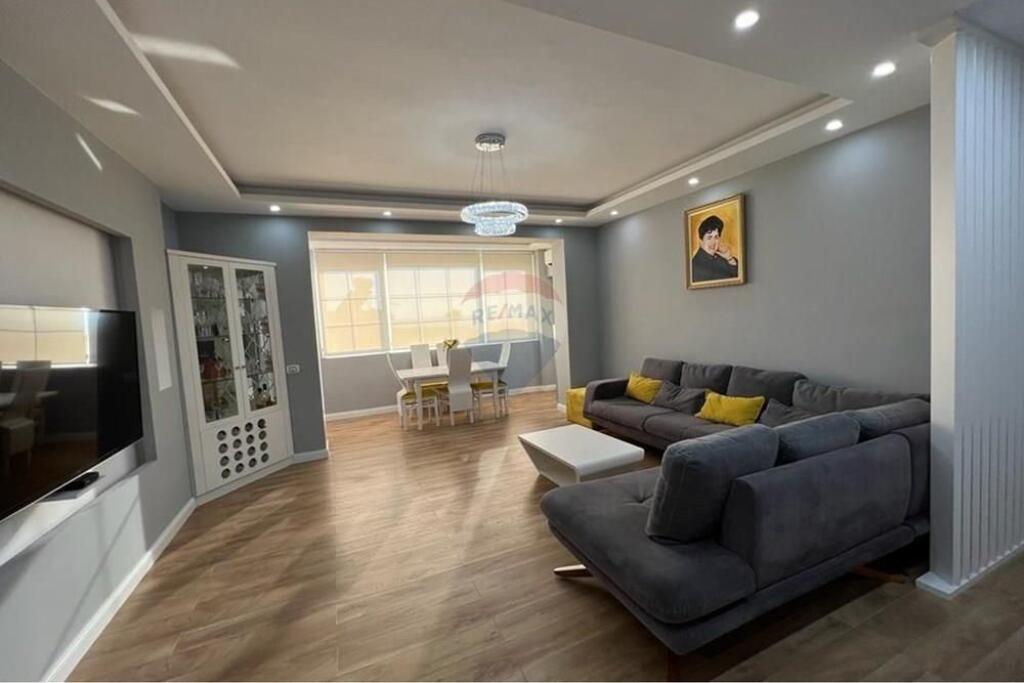 Shitet Apartament 2+1+2 Ne Fresk