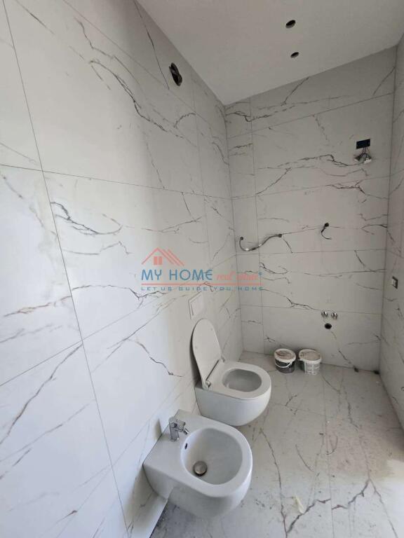 Apartament 2+1+Post Parkimi ne shitje Kompleksi Univers City Tirane