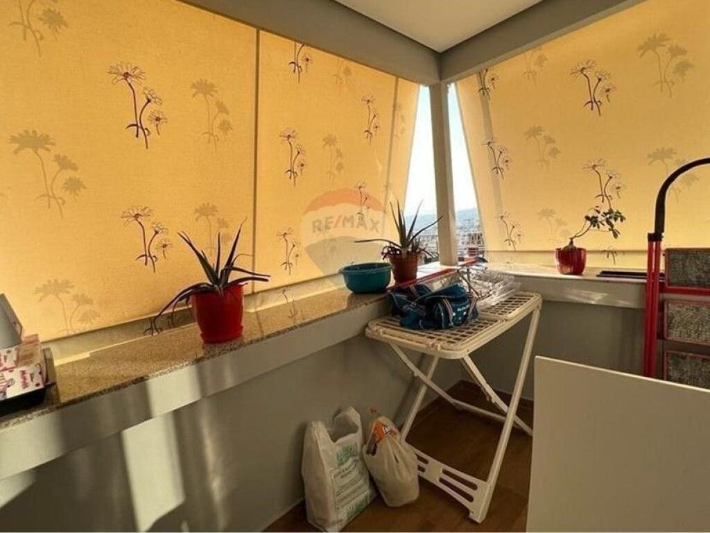 Apartament - Për Shitje 2+1 me Verande ne Fresk