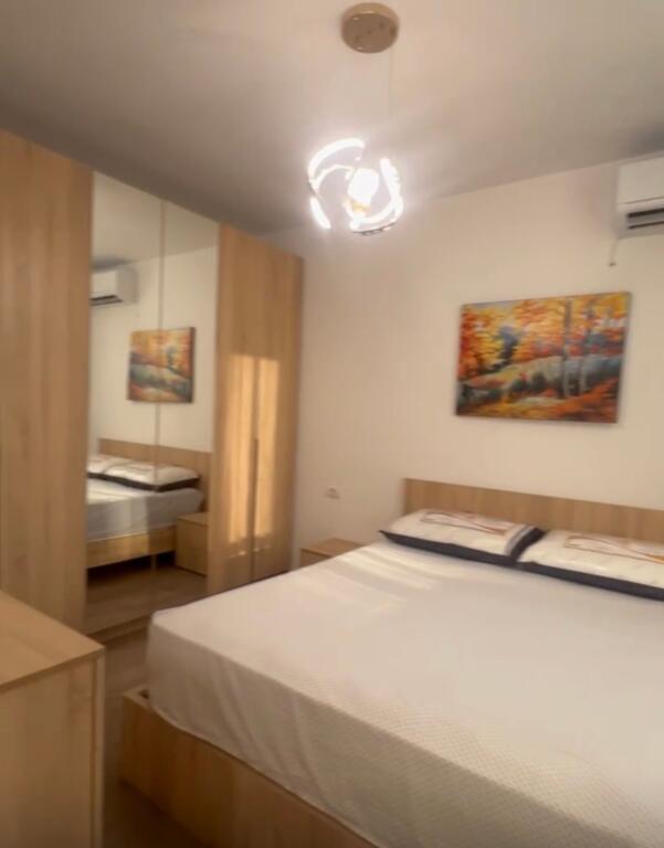 Garsoniere me qera tek Rruga e Kosovareve!