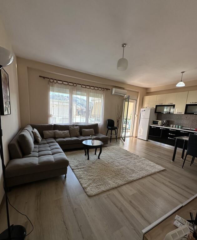 Liqeni i thate , luxury 2+1 apartment for rent 700 euro