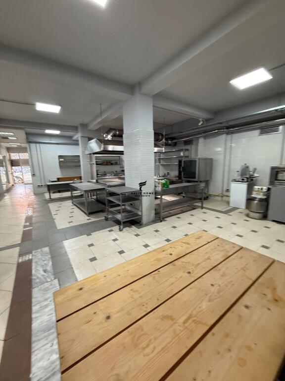 BUSINESS PREMISES FOR SALE 150 M2 CENTER 330,000 EURO