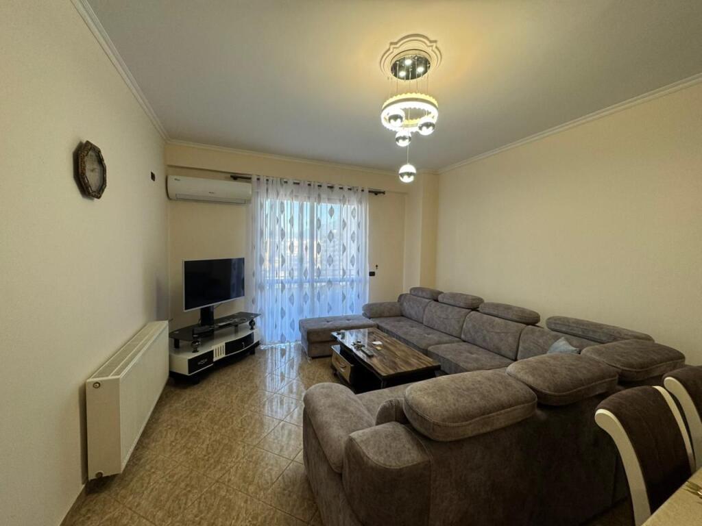 🏘️ Jepet me qira apartament 2+1 📍 Yzberisht, pranë Nela 6💰 Çmimi: 50.000 lekë / muaj
