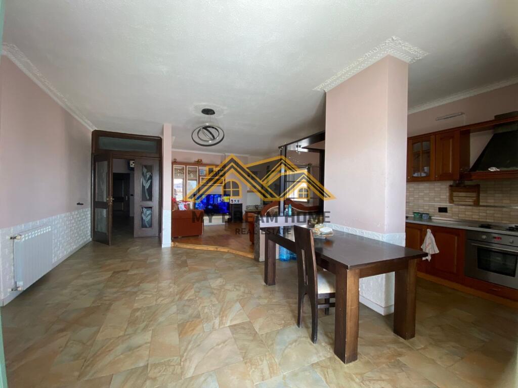 PAPAFINGO FOR SALE NEAR KAZAZI IN DURRES!