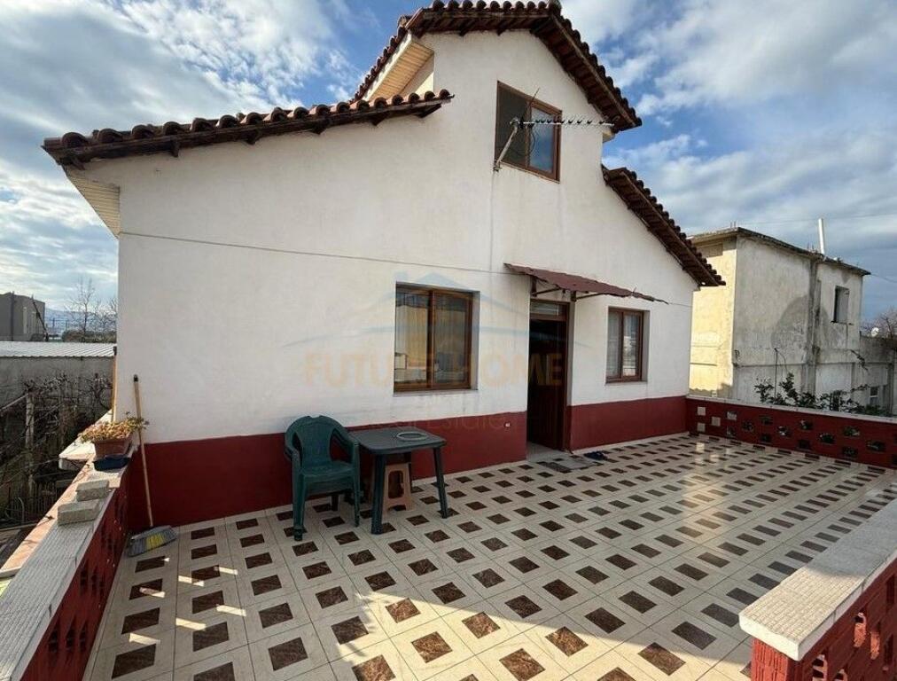 Shitet, Shtëpi Private,Plazhi i Vjeter,Vlorë