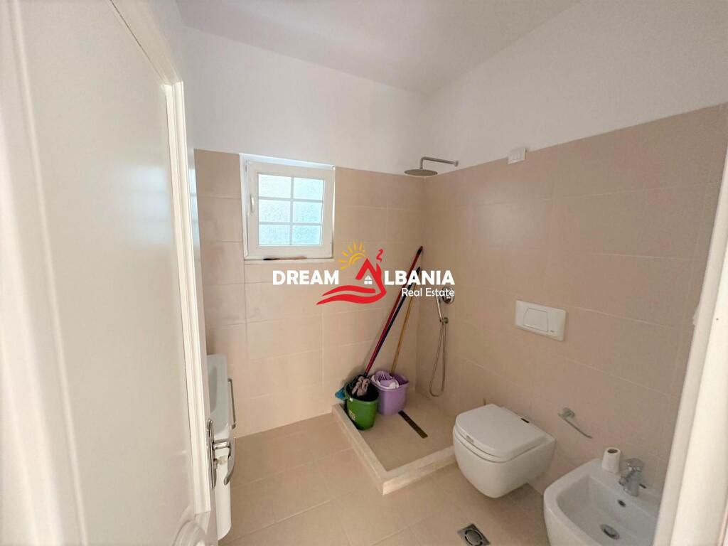 Jepet me qera vile 3 kateshe ne zonen e Farkes prane diges se liqenit (ID 4251255)
