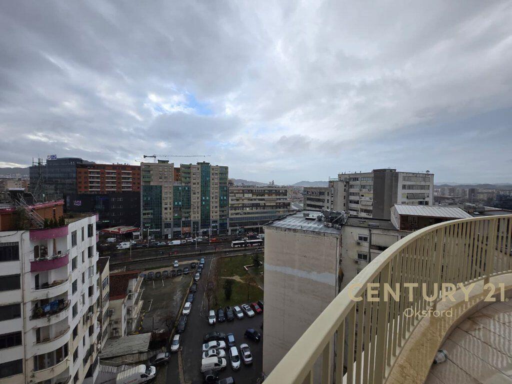 Office 3+2+ veranda For Rent in Zogu i Zi