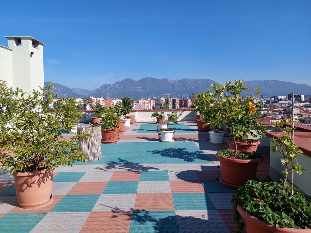 Shitet Apartament 2+1+2 Poste Parkimi tek  Myslym Shyri