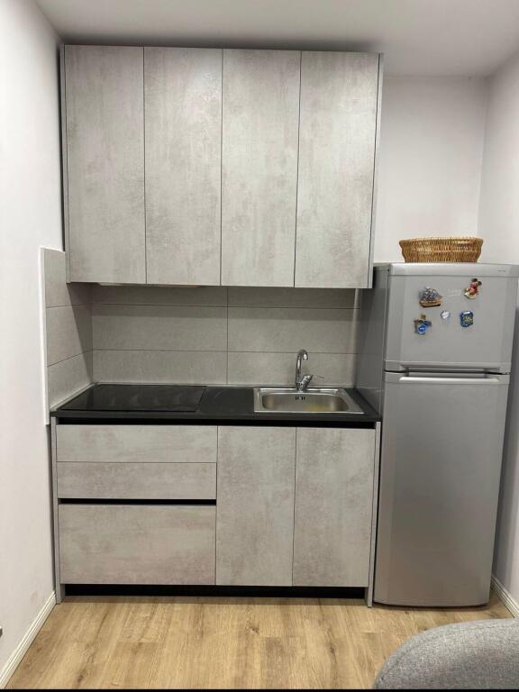 Qera apartament 1+1 ,Tek Tregu elektrik cmimi 45000 leke