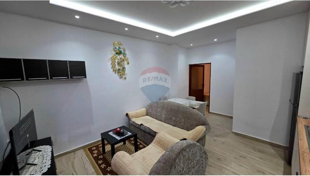 🏠 Apartament 2+1 me Qira – Rruga Dervish Hekali, Vlorë