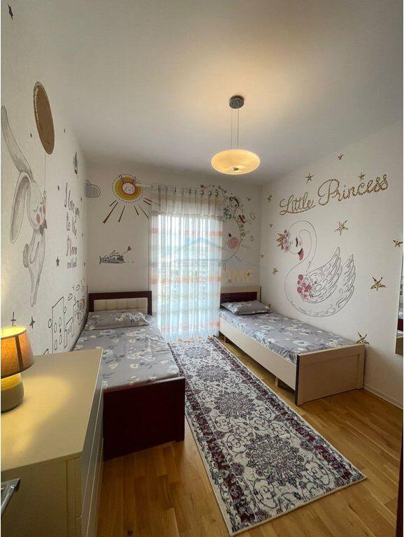 Qera, Apartament 2+1+2,Kopshti Botanik, Tiranë. 900 €