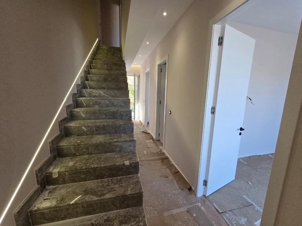 Vile me Qira ne Kompleks Rezidencial, Liqeni i Thate, Tirane